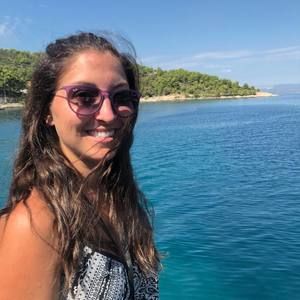 Meet your Posher, Lina